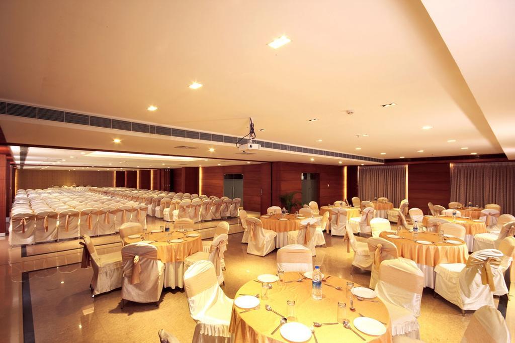 Hotel Chrysoberyl Kottayam Bagian luar foto