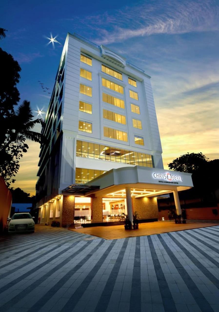 Hotel Chrysoberyl Kottayam Bagian luar foto